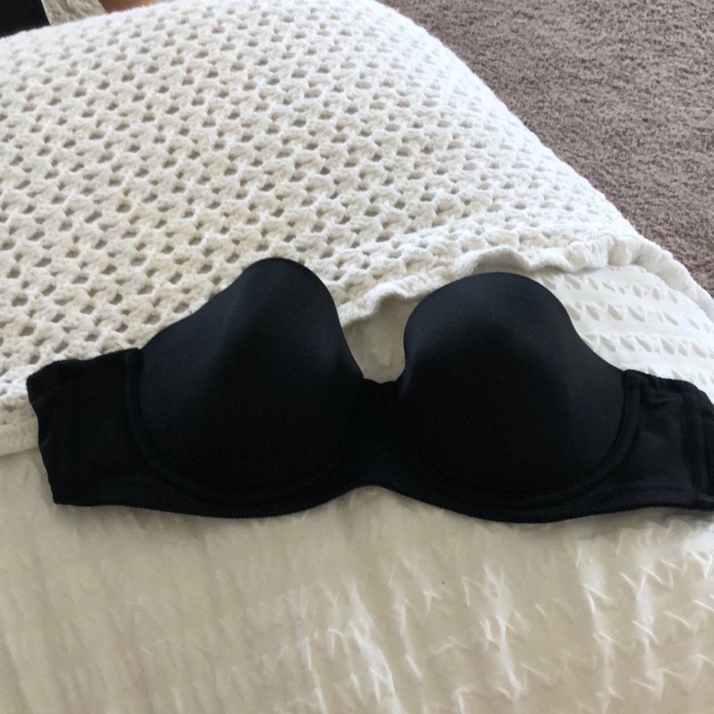 Strapless black bra
